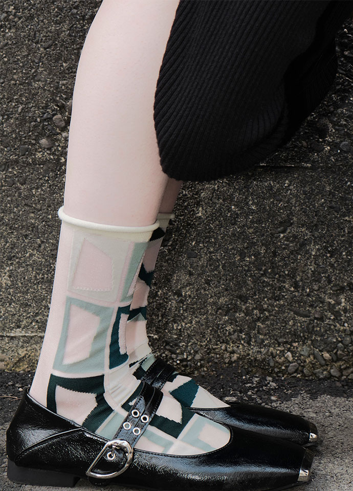 松石幾何透紗不對稱設計中長襪